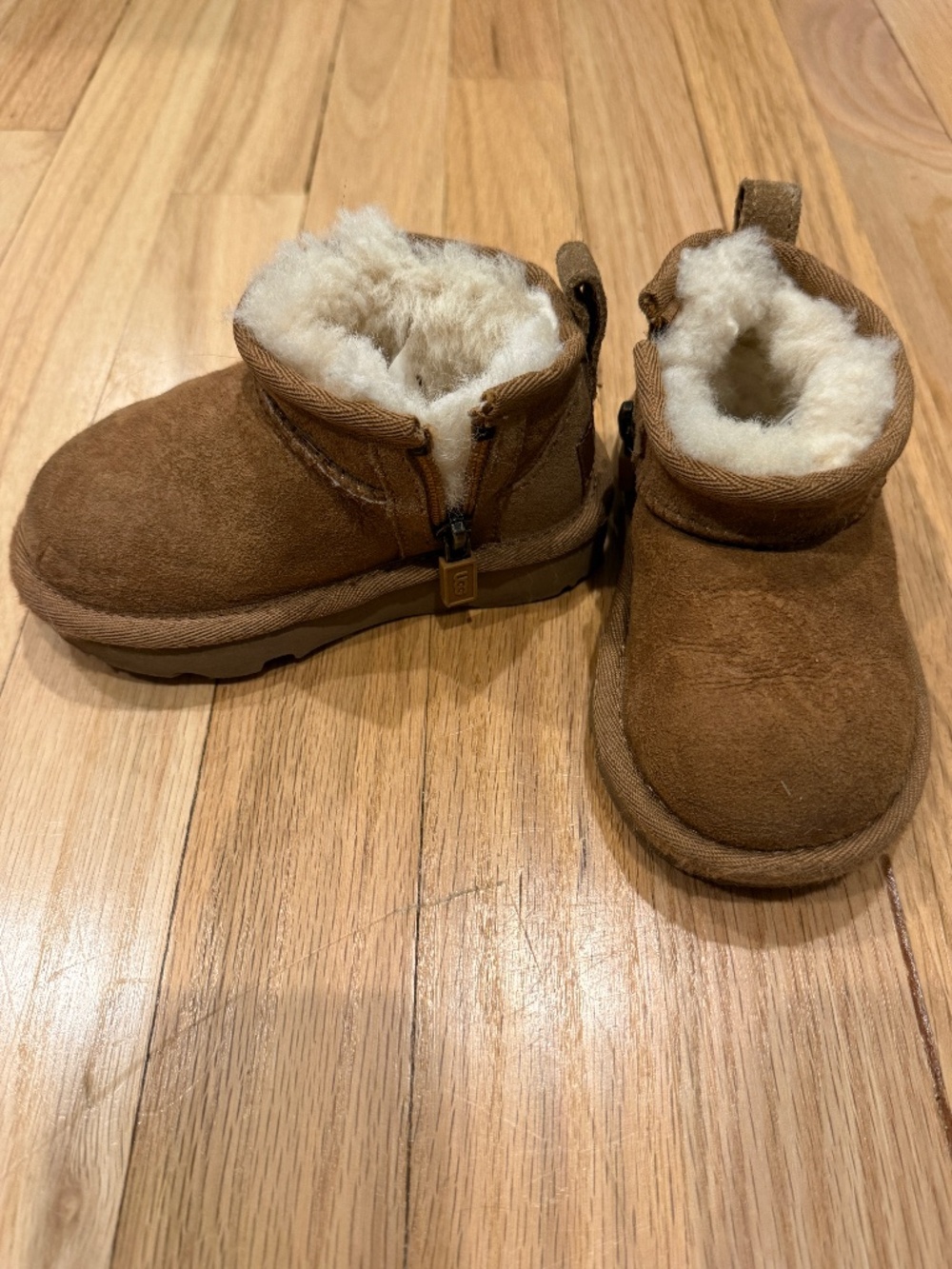 UGGS Size 6 Toddler